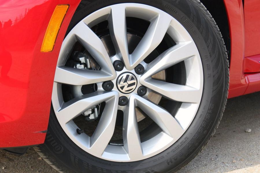  Volkswagen Beetle TDi Cabriolet 2013 года  (фото 37 из 40)